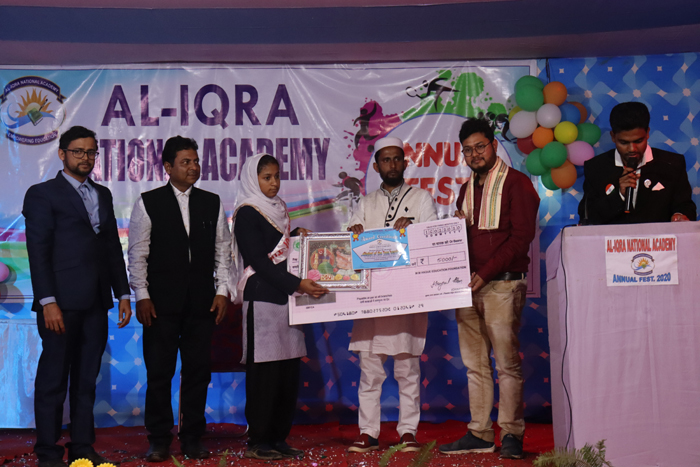 Ismat Jahan Parveen student of AINA receiving Student of the year award